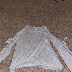 Long sleeved shirt with cut out shoulders